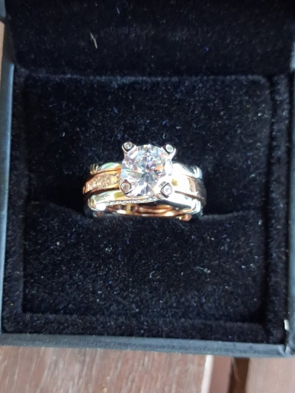 Jeulia womens engagement/ wedding band set